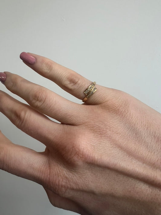 Huggie Diamond Ring
