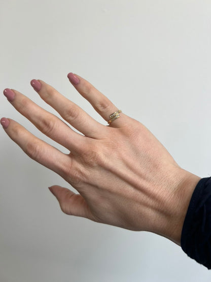 Huggie Diamond Ring