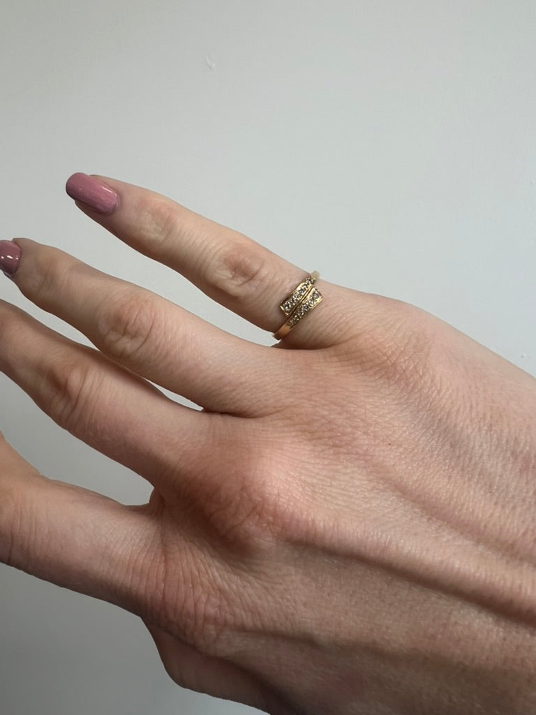 Huggie Diamond Ring