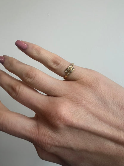 Huggie Diamond Ring