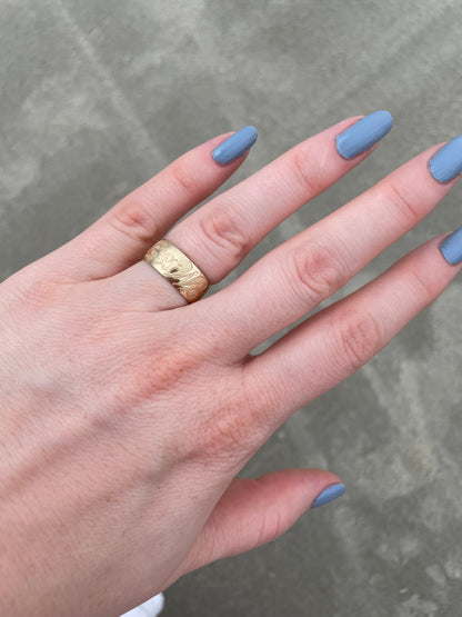 Retro Engraved Band